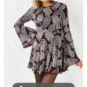 Ecote bell sleeves dress paisley burgandy sz 6